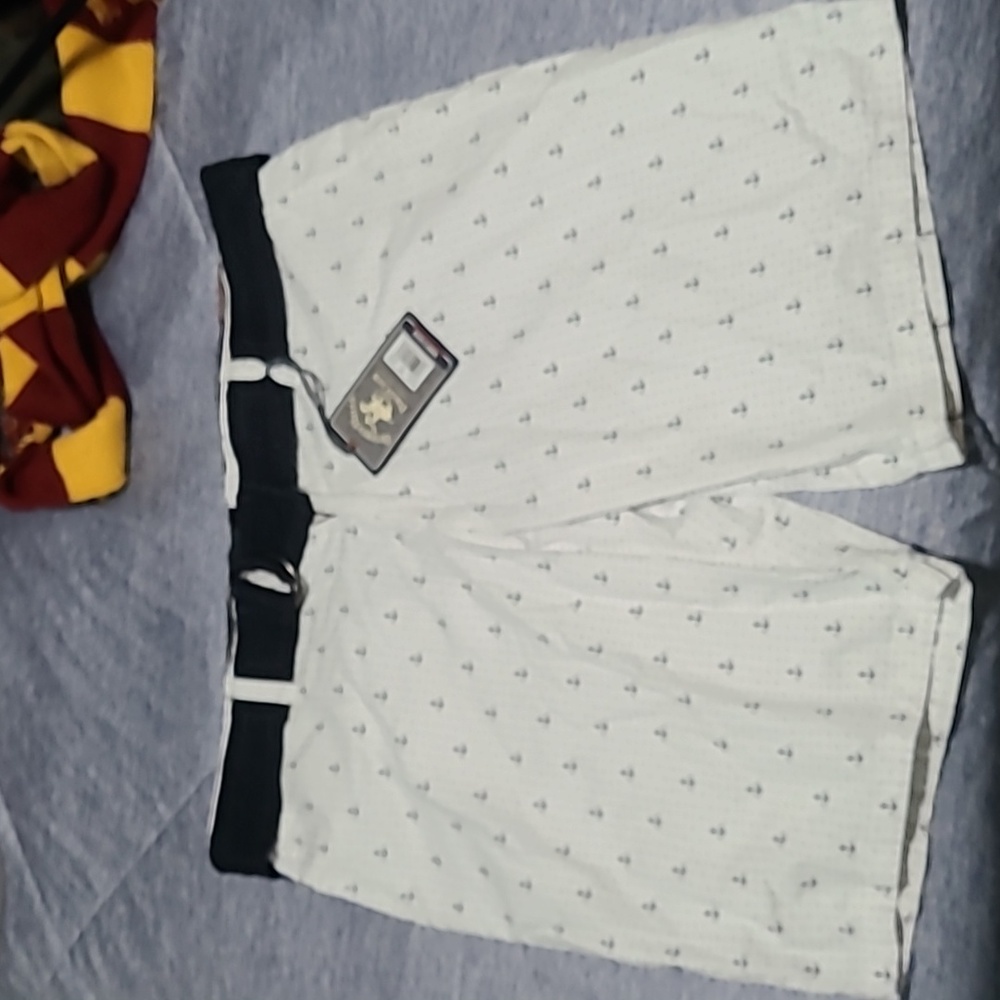 White shorts size 36 w/belt